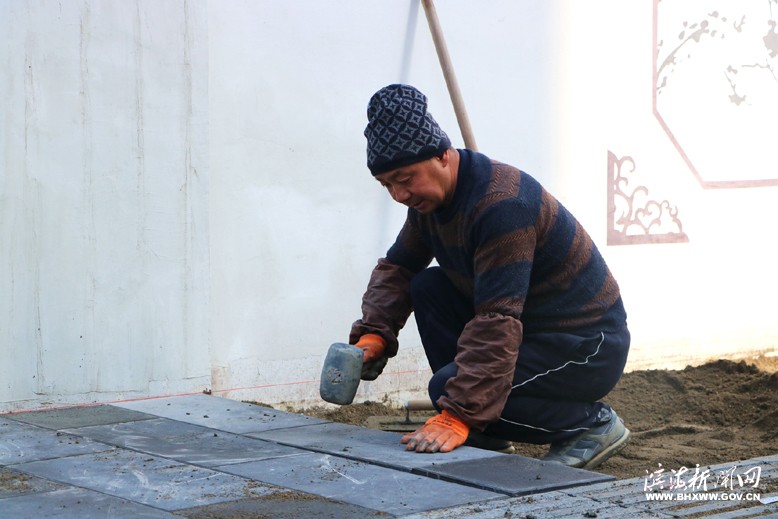 縣城朝陽路人行步道建設現場