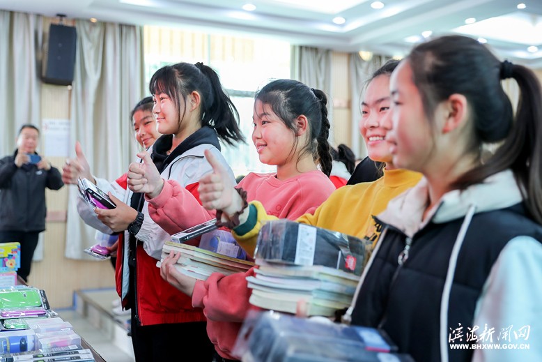 濱海國際大酒店黨委組織志愿者到縣特校開展志愿服務(wù)活動(dòng)