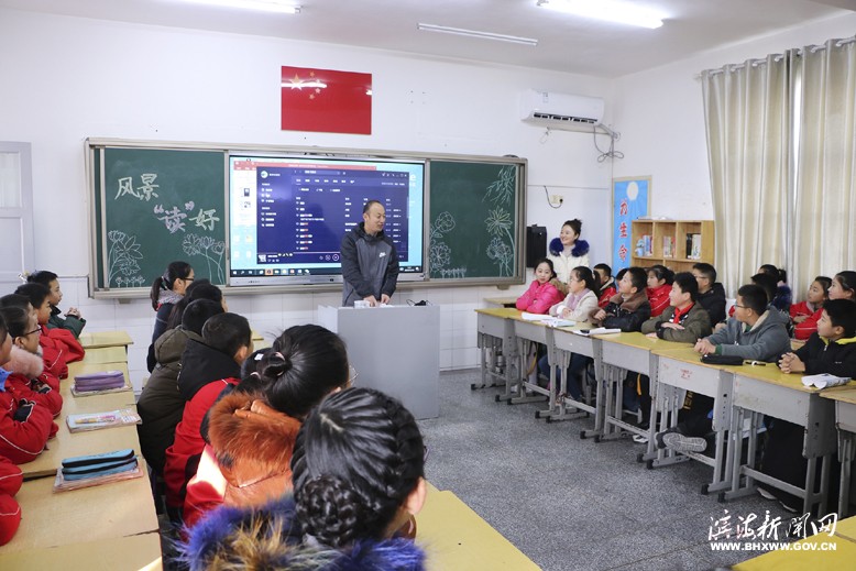 縣實驗小學新建南路校區(qū)開展以閱讀為主題的家長開放日活動
