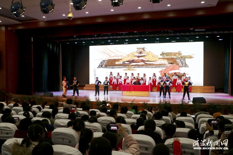 縣實驗小學新建南路校區(qū)舉辦“和孩子一起吟、誦、唱”系列活動