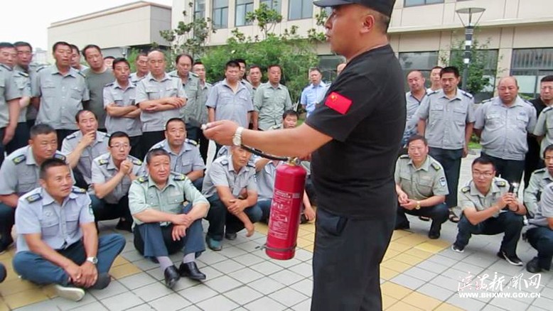 我縣舉行學(xué)校保安培訓(xùn)活動