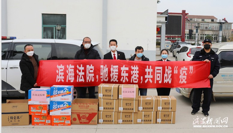 縣人民法院慰問八巨鎮(zhèn)奮戰(zhàn)在防控一線的社區(qū)干部和群眾