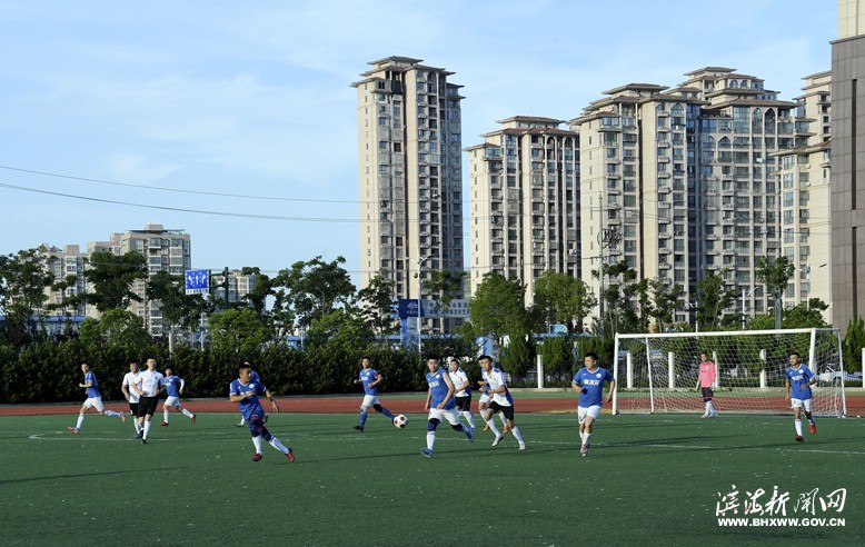 “海濱苑杯”濱?？h第二十屆足球賽比賽場景
